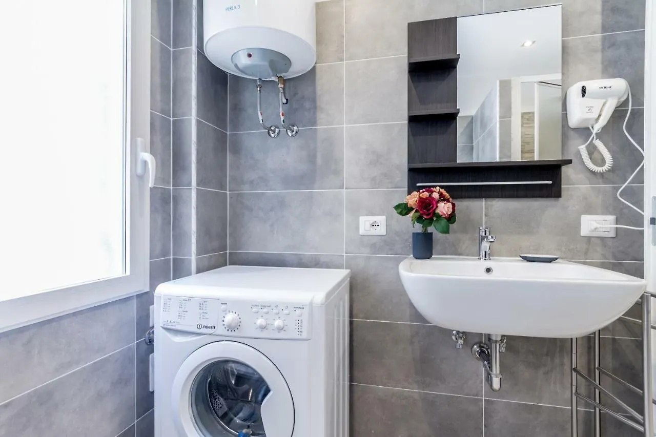 Marconi 94 - Apartment&Private Rooms Рим Гостевой дом